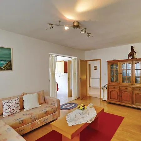 Superbe Maison D'une à Marceljani Vinež